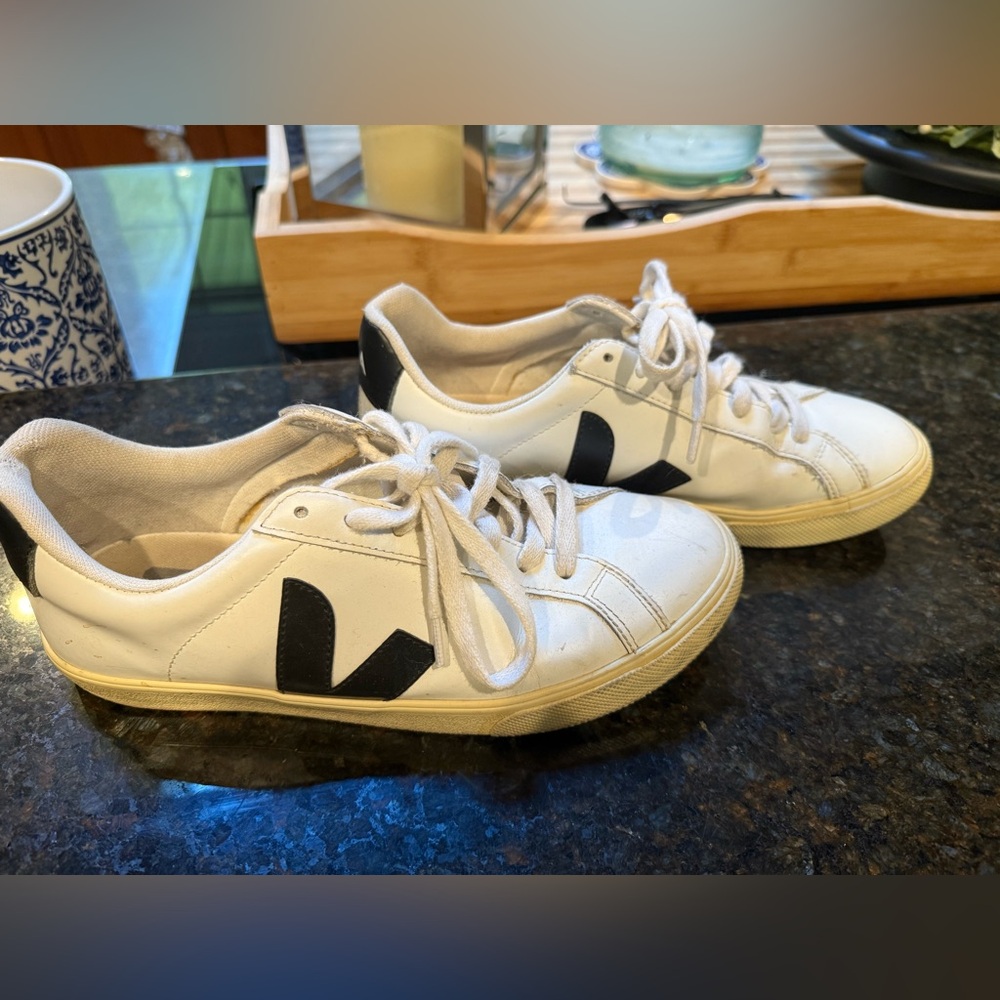 Veja women’s Campo Sneakers - white with black